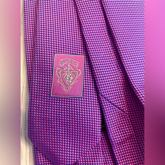 gorgeous authentic never used Gucci silk tie. - Picture 1 of 12